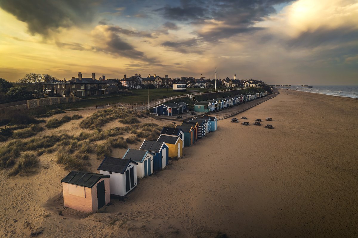 HarrierAerial's tweet photo. A moody view along Southwold beach from Millionaire's Row to the pier

 #southwold #suffolk #suffolkcoast #millionairesrow #lovesuffolk #bluehourphotography #suffolkphotographer #dronephotography #dronestagram #drone #droneoftheday #aerialphotography #capturingbritain https://t.co/JTxDuX83js