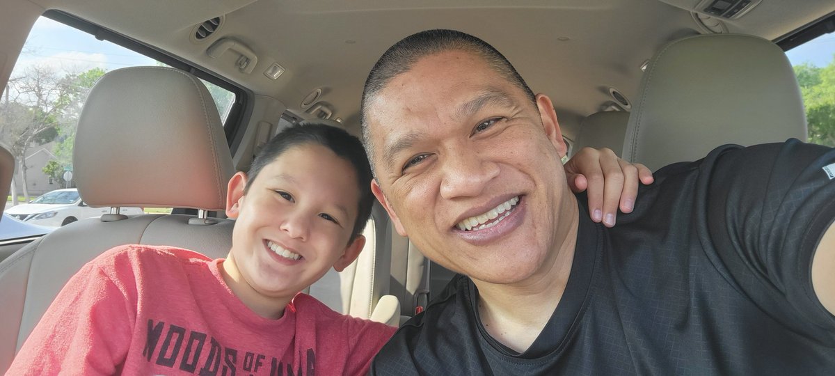 darrenclyn's tweet photo. Logan and I just wanted to wish everyone in #Twitter #world 🌐🌎 #HappyFriday 🤩 #YAY @yaystack 🥳🎉 #BeHappy 😃 #Smile 😁🙃 https://t.co/EzFdajskXN