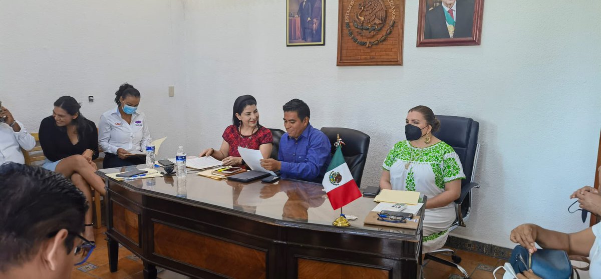 anavasquezc's tweet photo. Instalé el Consejo Municipal para Prevenir, Atender, Sancionar y Erradicar la Violencia Contra las Mujeres y tomé protesta a las personas que lo integran, en Santa María Huatulco. https://t.co/zbL6Uk8Scx