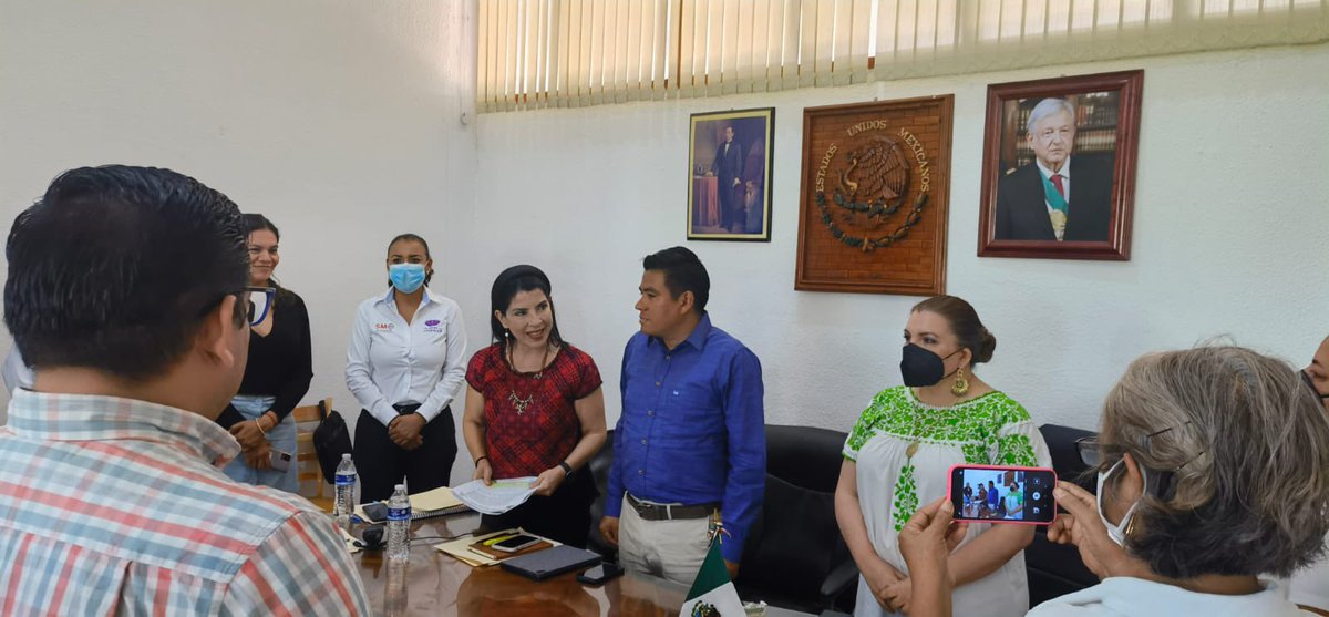 anavasquezc's tweet photo. Instalé el Consejo Municipal para Prevenir, Atender, Sancionar y Erradicar la Violencia Contra las Mujeres y tomé protesta a las personas que lo integran, en Santa María Huatulco. https://t.co/zbL6Uk8Scx