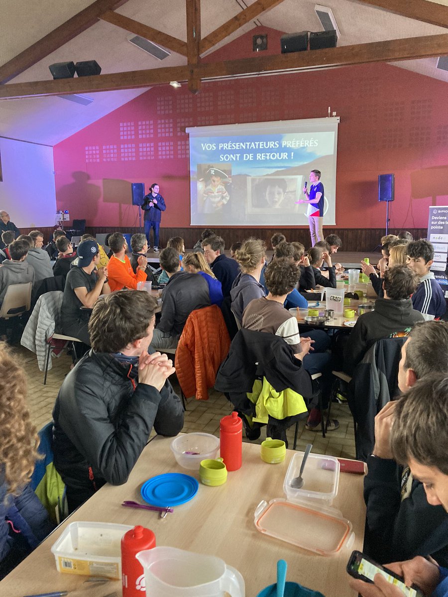 La cérémonie commence 🥁pour le classement du #RaidCS2022 de cette 3ème journée avec des équipes mixées. Petit 😉 aux équipes étudiantes avec lesquelles notre #teambnpp a avancé aujourd’hui.