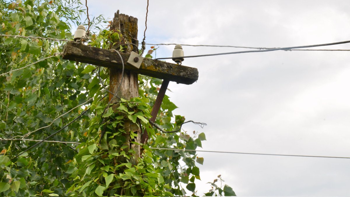 raashidjk's tweet photo. FOUR LEVELS.

There are ups, downs, lefts and rights in every phase of existence but if one will not overcome them and discover the true motive of self... 

Shots with @bEkhusHaL 

#sopore #baramulla #srinagar #botingoo #electricity #kashmir https://t.co/Sr2Ix90RQ8