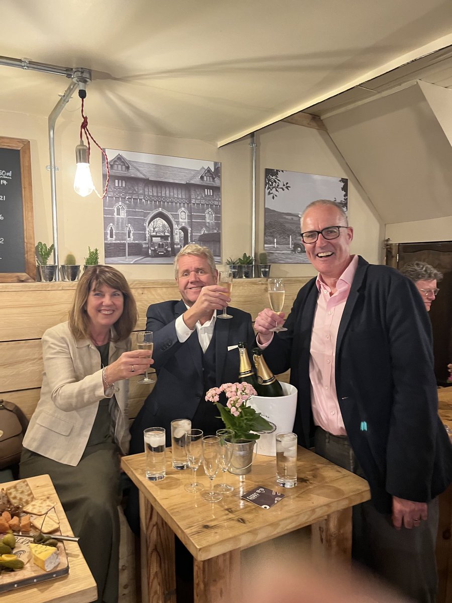 ChisMatters's tweet photo. Wow! What a result! We are overwhelmed by it.
Cheers Chislehurst! 🥂 🍾
And THANK YOU! 😃 https://t.co/FfdTTgXtFF