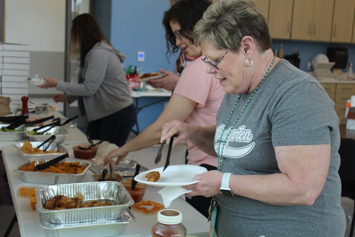 DanvilleSchools's tweet photo. Lunch from Danville Buffalo Wings and Rings at @maryghogsett for #TeacherAppreciationWeek! Thank you! #ThankATeacher 💙 https://t.co/veTeknsCAl