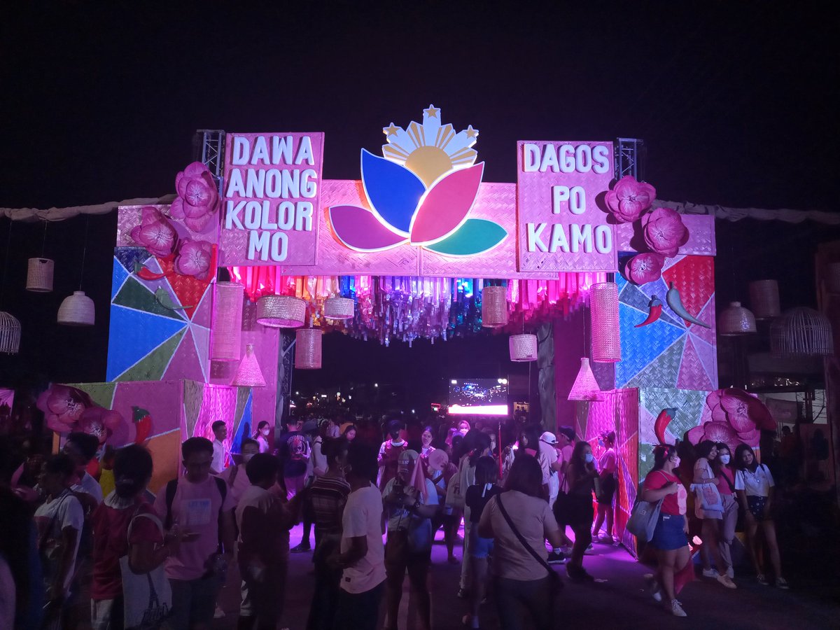 abkd1245's tweet photo. 306,000 (estimated) Strong Kakampinks!
#NagaIsPink
#NagaForLeniKiko 
#IpanaloNaNatinTo https://t.co/Wua8QZD14C