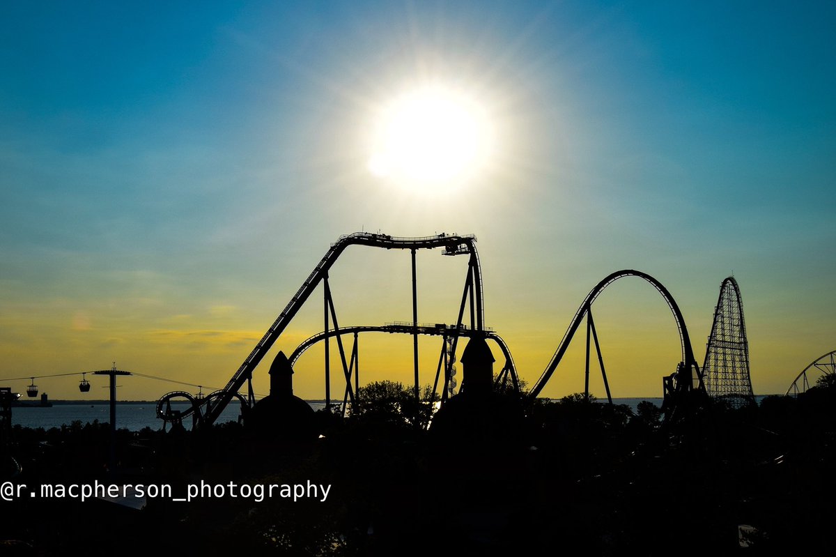 photo_macph's tweet photo. A photo taken from the top of the Ferris wheel at @cedarpoint in Ohio when I visited! 

#cederpoint #ohio #usa #themepark #rollercoaster #rides #photography #art #colour #nikond7500 #ferriswheel #sillohette https://t.co/qHvwZPApqv