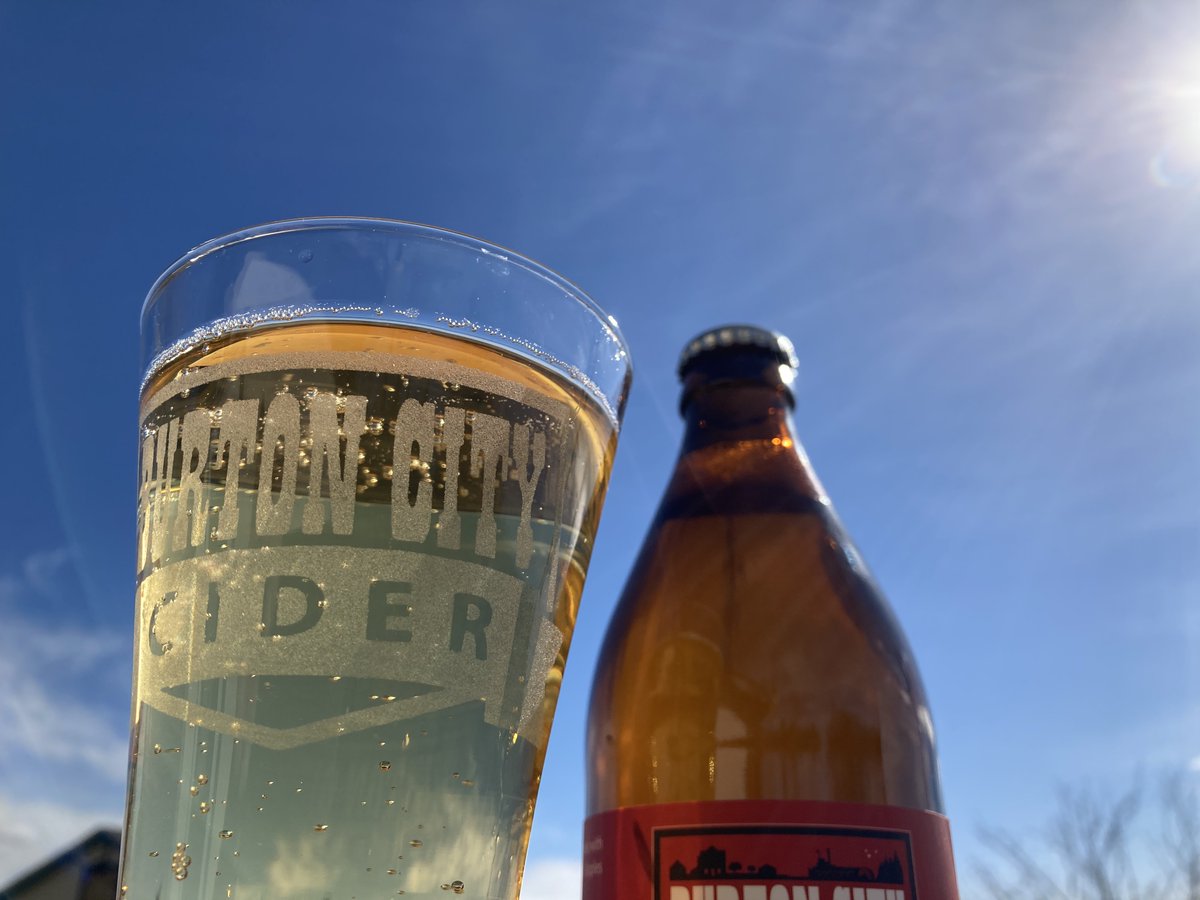 Burton5470's tweet photo. even if you don't get the money shot.... it's fun trying and well the cider simply can't go to waste! Make it a #BurtonCityCider kind of day. 

#drycider #bccider #craftcider #westkootenay #availableinAlberta https://t.co/ttA0r3SclW