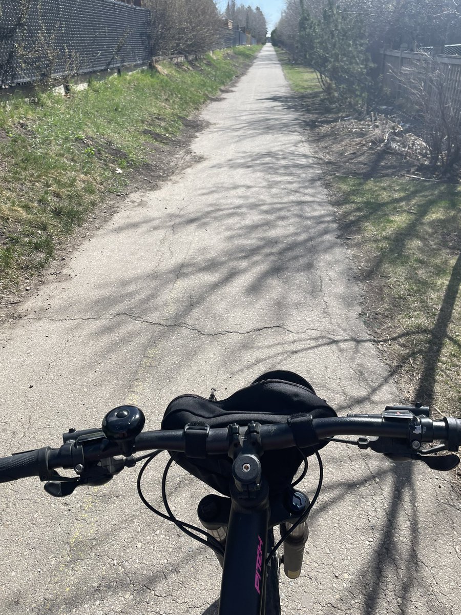 leethebee33's tweet photo. @BiketoWorkYYC https://t.co/Ufn7KhV273