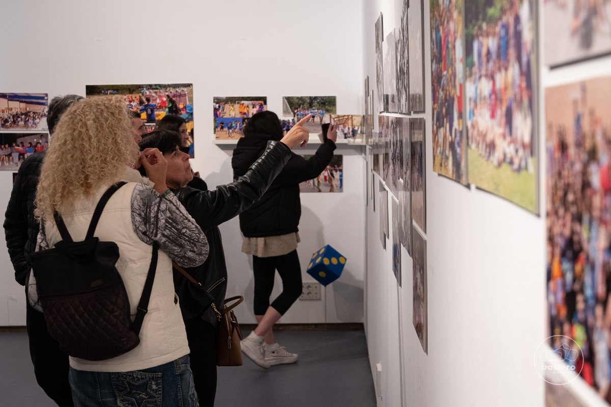 AndoaingoUdala's tweet photo. 📷🎞 #EXPOSICIÓN #Andoain KANPEZU 50 URTE > Las acampadas comenzaron en la localidad alavesa hace 50 años y han pasado por allí much@s andoaindarras.

Su trayectoria se resume a través del testimonio fotográfico "un hotel de un millón de estrellas" uniendo diferentes generaciones https://t.co/SA58ukY6Pl