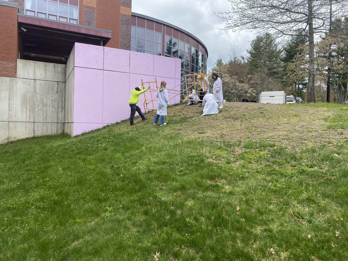 GDSustainable's tweet photo. Big thank you to https://t.co/ZLT3EoxzBC for delivering scaffolding and showing our mural makers how to set up and take down. Can’t wait to see the progress next week! https://t.co/ldBYrXNVuq