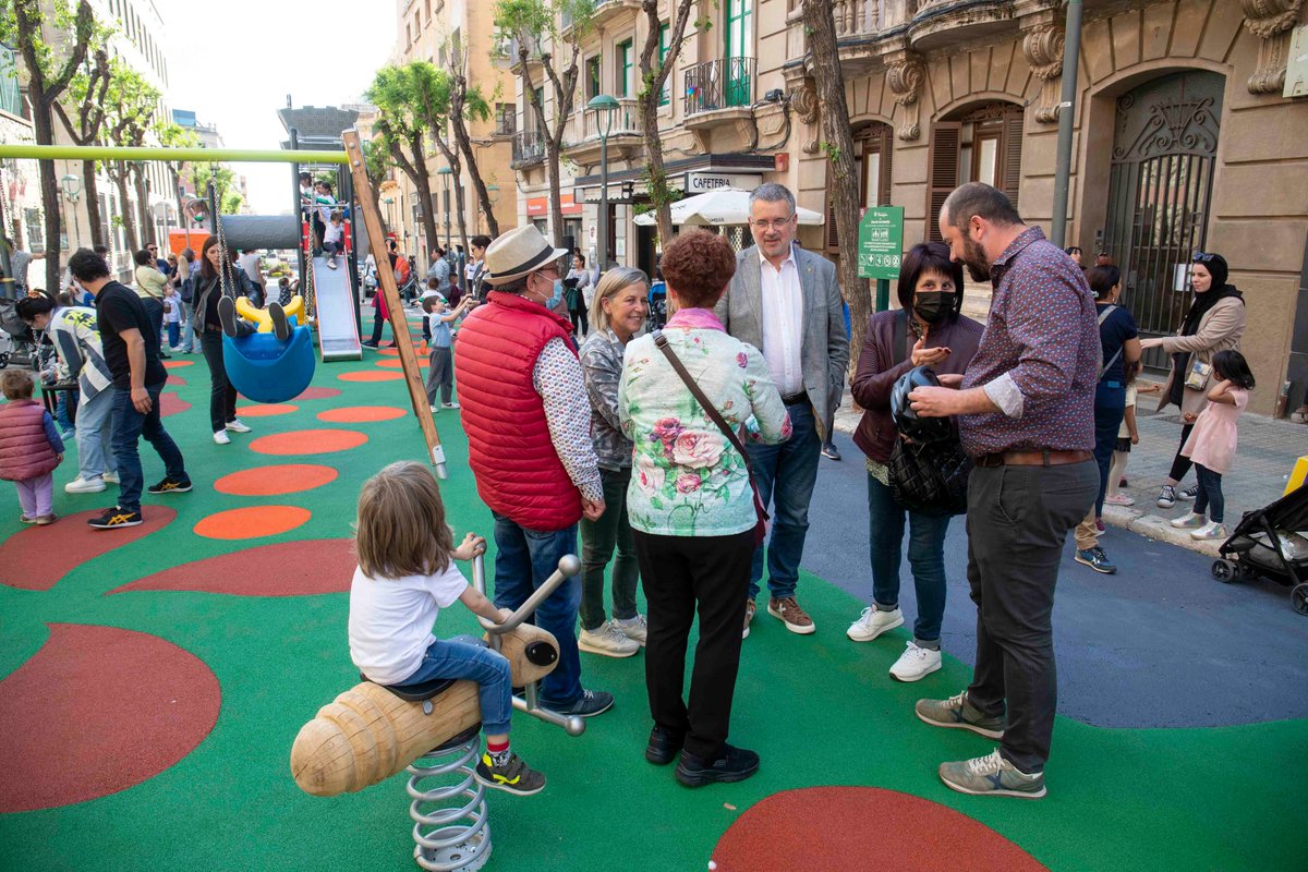 TGNAjuntament's tweet photo. 🛝Avui s'ha inaugurat un nou #parcinclusiu infantil al c. Ixart, que respon a les reivindicacions històriques dels veïns del centre de la ciutat.
🦽L'alcalde @pauricoma ha anunciat que tots els nous parcs de #Tarragona a partir d'ara seran inclusius.
ℹ️https://t.co/IjwXDjdyTI https://t.co/cUXep9I3wM