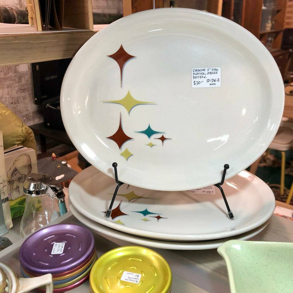 HistoryHoarder's tweet photo. New things waiting for you in the shop today. 
.
.
.
.
.
.
#alameda #vintage #mcm #oakland #midcenturymodern #wwiihistory #ephemera #labels #military #johnascuagasnugget #golf #wwi #magician #magic https://t.co/7Lk0mfxc6B https://t.co/H1BilJMX2O
