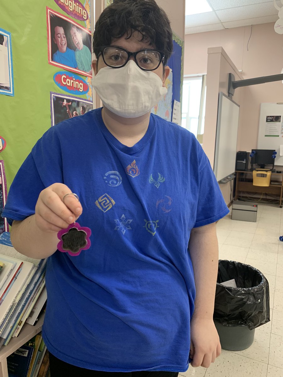 MsPoole_STEM's tweet photo. Our K-12 Students had so much fun making Seal Skin Keychains and Earrings for the Mother’s in their lives. They even got to play Connect 4 when done 🙌🏻 🦭 @NLESDCA #exploringculture #handsonlearning #SEL #StPetersSchool https://t.co/FpN0V4k1Ws