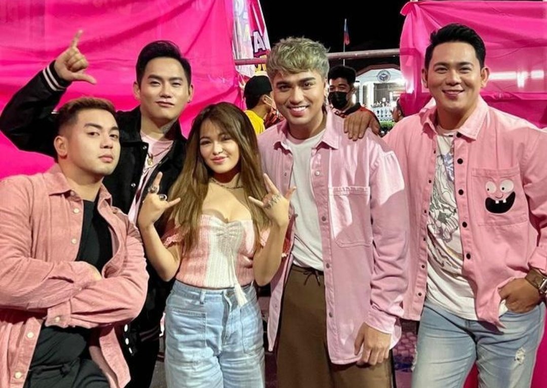 Myls044's tweet photo. Boys Over Flower (tnt adaptation) ๐ค๐ธ๐
#JanineBerdin
#JexDeCastro
#SofronioVasquez
#MarkMichaelGarcia
#JuliusCawaling https://t.co/GPn76lpPGK