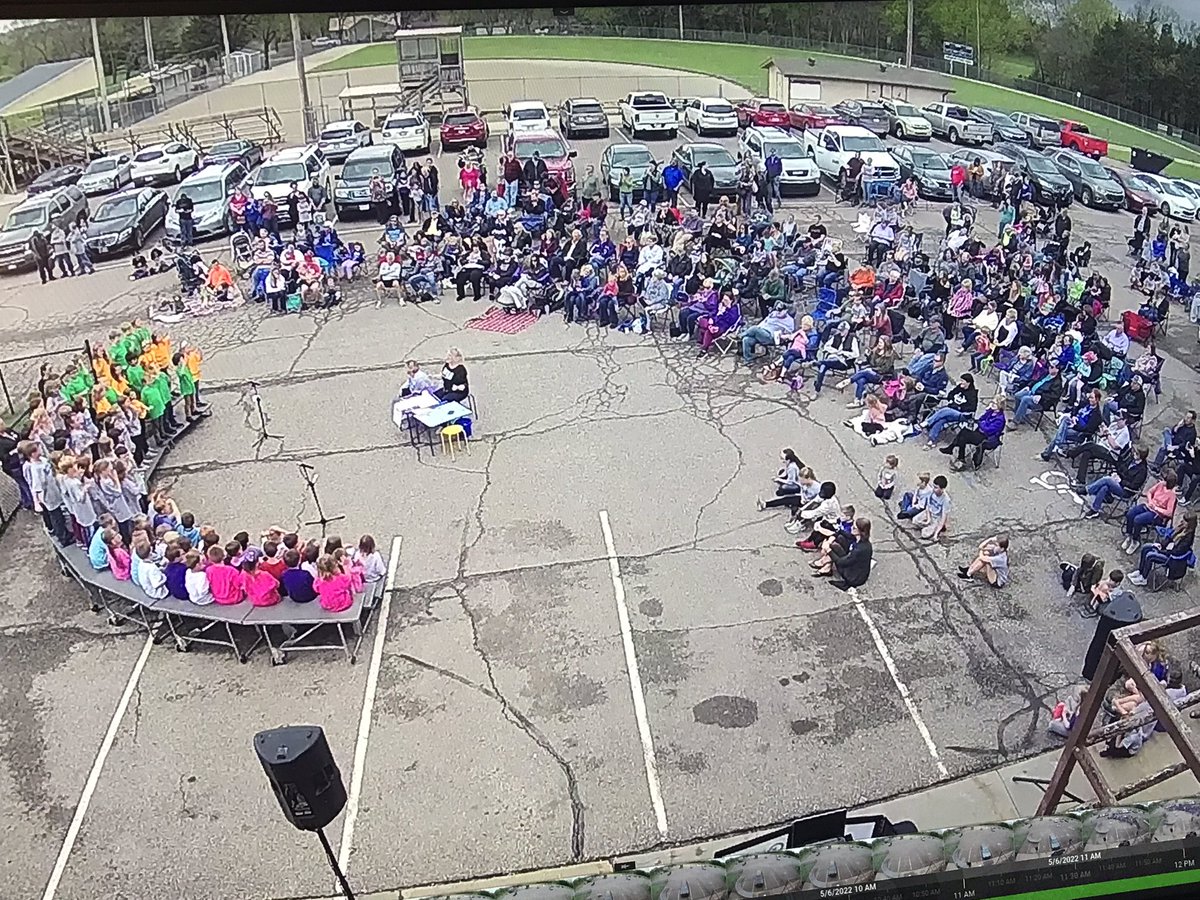 Great turnout for the opening music concert! Thanks parents and patrons for coming. Currently having art scavenger hunt, art projects, and picnic. Next music show at 2:15.      Lovely day!
