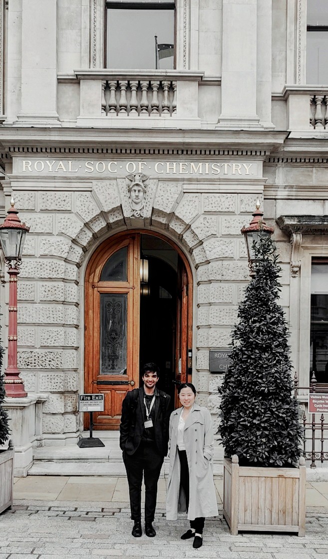 SurajPavagada's tweet photo. Great day of interdisciplinary discussions at the @RoySocChem  @CRUKresearch Measuring Cancer Earlier event in Burlington House, London. Small world eh @Ying_Chembio? https://t.co/dRMLxmYLaL