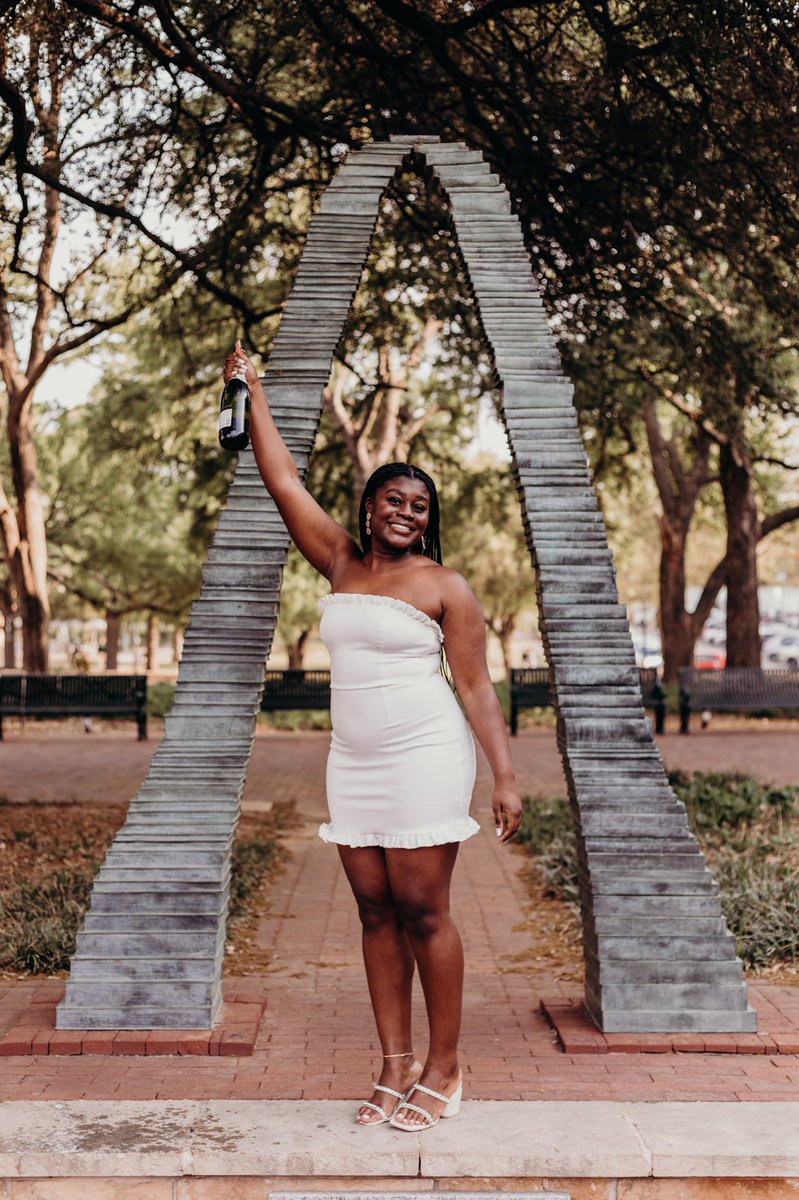 laeticiaevang's tweet photo. Bachelors of Arts (B.A.) in Psychology 
Minors in Spanish, Chemistry, and Biology 

Honors College Scholar Award Recipient 

144 credits

Mentor for ACCESS Mentoring Program 
Mentor for ASO 
Wedding Coordinator

Summa Cum Laude. 3 years. 

May 14th, 12pm 💚 https://t.co/mFjmi8T5Ce
