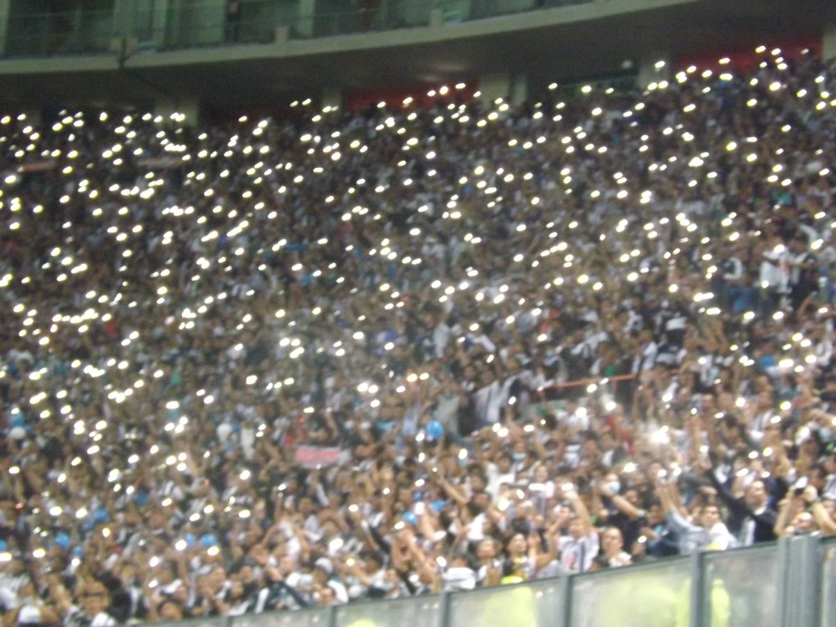 7Llaya's tweet photo. Las hinchadas de Alianza Lima y Colo Colo vieron un gran partido. En el empate 1-1 en el estadio Nacional. Por la cuarta fecha de la copa Libertadores.

📸 Juan Julca https://t.co/YCScQ38kH1