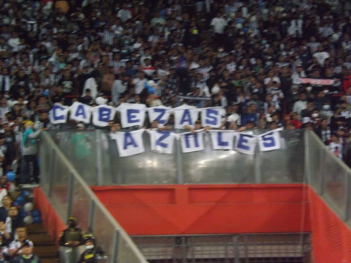 7Llaya's tweet photo. Las hinchadas de Alianza Lima y Colo Colo vieron un gran partido. En el empate 1-1 en el estadio Nacional. Por la cuarta fecha de la copa Libertadores.

📸 Juan Julca https://t.co/YCScQ38kH1