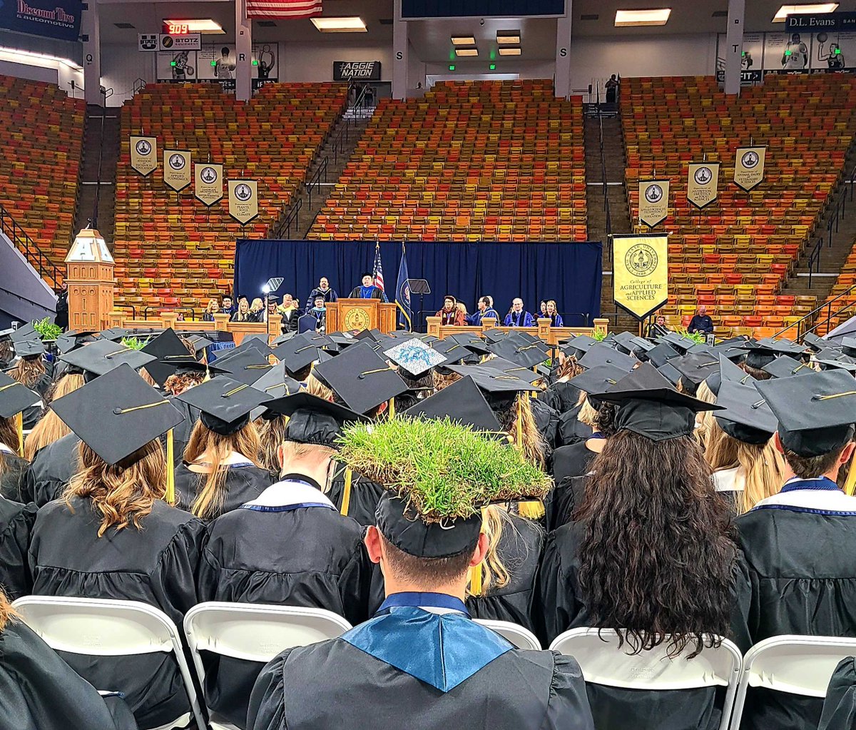 utahstate_qanr's tweet photo. Hoping your future takes you to green pastures!! ๐ฑ
#USUGrad22 https://t.co/YOr6gKm26U