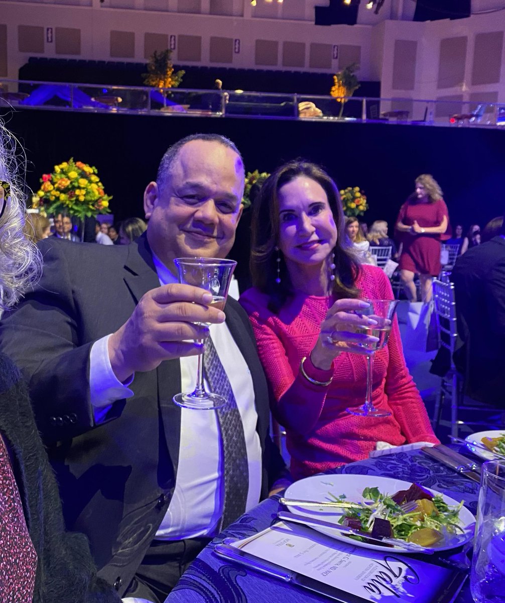Congratulations to Professor <a href="/MCNiles18/">Mark Niles</a> for being recognized as Hofstra Law's Teacher of the Year at last night's Hofstra Gala.