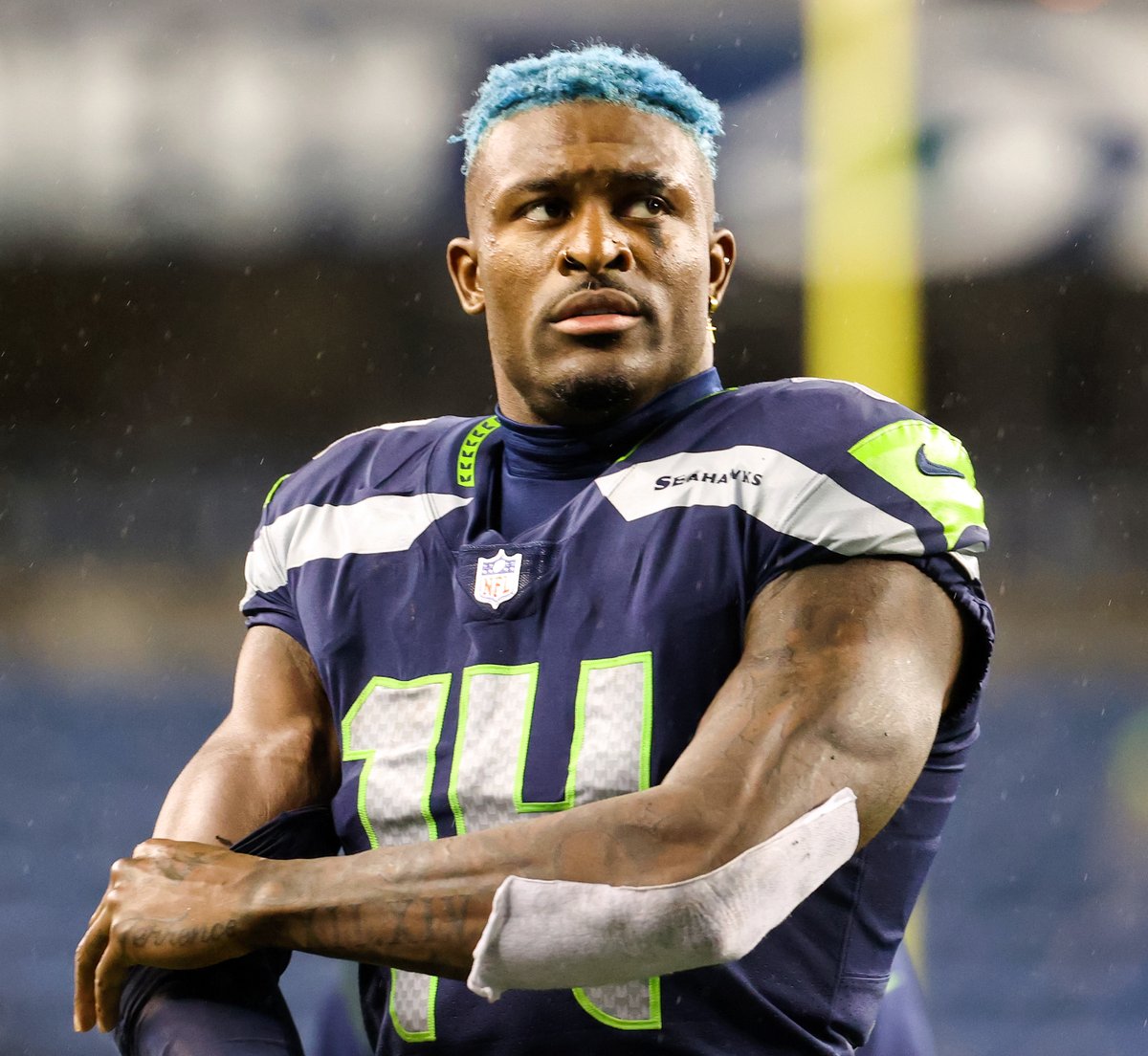 FOS's tweet image. The Seattle Seahawks will travel 29,466 miles and change time zones 34 times this upcoming season ✈️

The Pittsburgh Steelers will travel just 6,442 miles — and they won't even leave the Eastern time zone.

(h/t @billsperos)