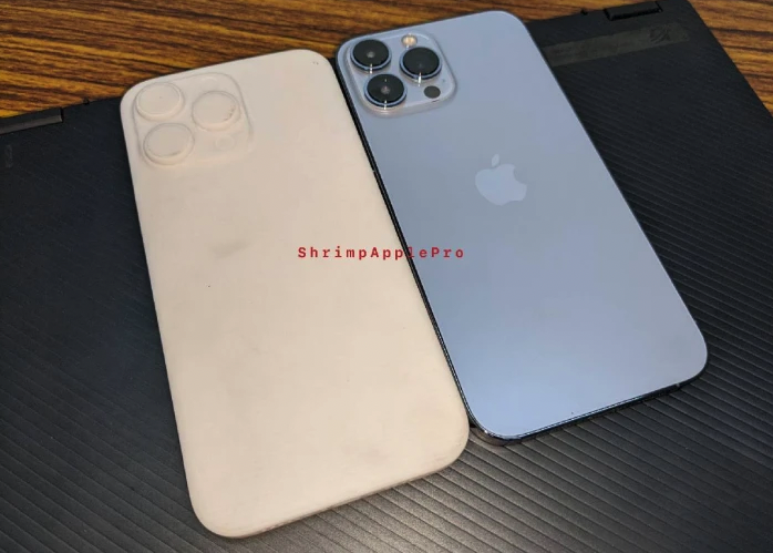 Vittorino1806's tweet photo. Oggi il leaker "ShrimpApplePro" ha pubblicato nuove immagini che mostrano il design del futuro iPhone 14 Pro Max.

#Apple #ShrimpApplePro #iPhone #iPhone14 #iPhone14Pro #iPhone14ProMax #AppleBlog #AppleNews https://t.co/4wRB9QMXdb
