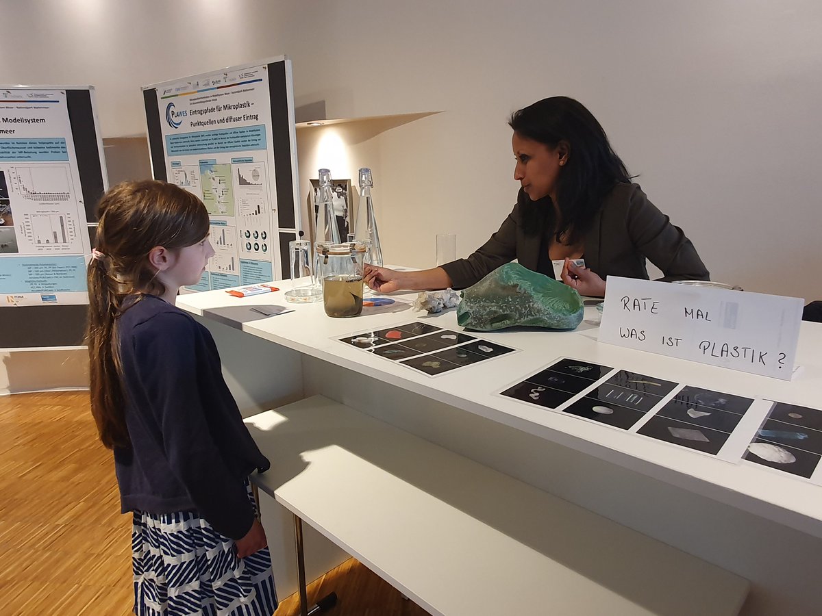 plastik_umwelt's tweet photo. Vielen Dank an alle Mitwirkenden des heutigen Thementages #PlastikinderUmwelt. Es war ein gelungenes Programm! 
@BMBF_Bund @TUBerlin @PolysecureTBS @kieluni 
#Plastik #Mikroplastik #Kunststoffe #Plastikmüll https://t.co/TsbcX31Iio