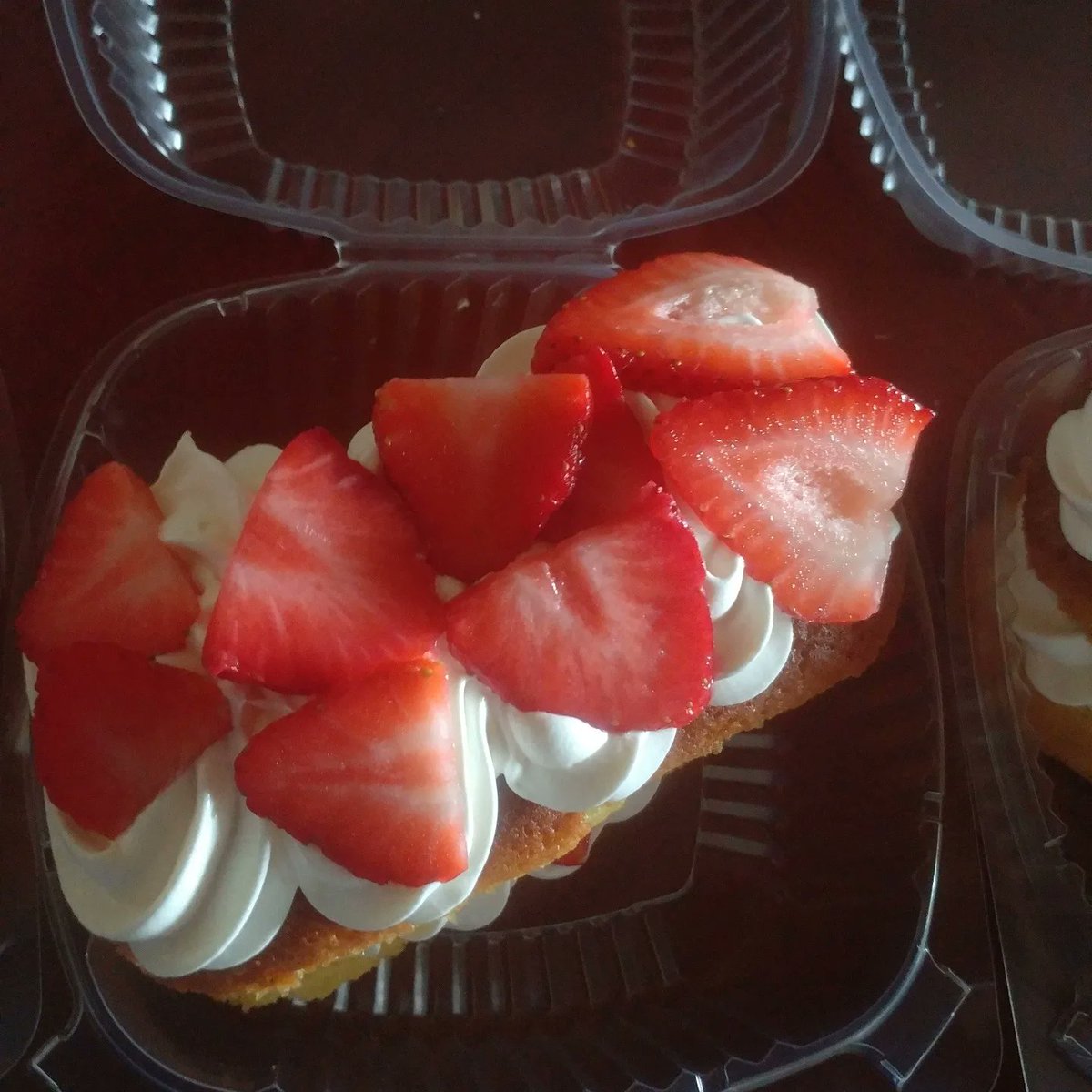 crystalwms527's tweet photo. This week's Gimme Sum Sugar menu is; Pineapple Cake, Vanilla Cake, Strawberry Shortcake, Banana Cream Cheesecake,  Coconut Cream Cheesecake,"Brownies" &amp; Banana Pudding. Place your order now for delivery tomorrow. https://t.co/dpVKxq5xDh