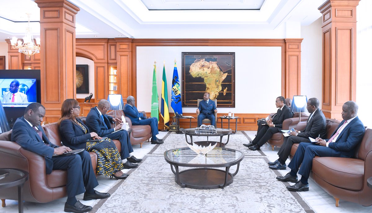 Le <a href="/PresidentAbo/">Ali Bongo Ondimba</a> a reçu en audience, M. Moussa Faki Mahamat ( <a href="/AUC_MoussaFaki/">Moussa Faki Mahamat</a>), Président de la Commission de l'<a href="/_AfricanUnion/">African Union</a>.