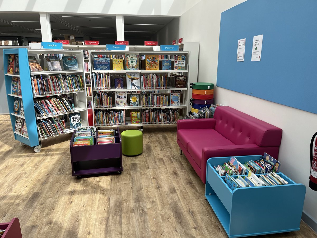 VickyHarvey74's tweet photo. @SomersetLib a visit to #MineheadLibrary today.  Great to see people visiting the new look library with the help of @fg_library 
#somersetlibraries #newlibrary https://t.co/W8iBRlFSnY