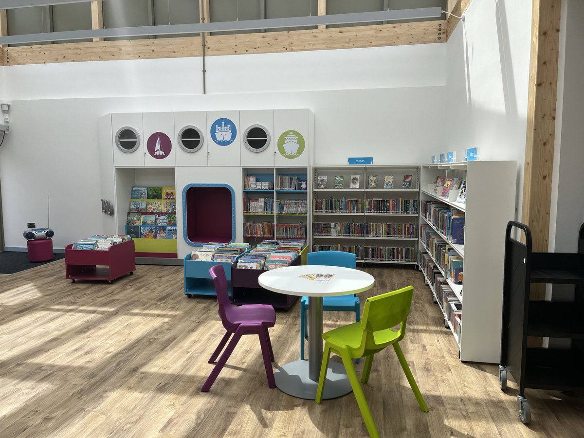VickyHarvey74's tweet photo. @SomersetLib a visit to #MineheadLibrary today.  Great to see people visiting the new look library with the help of @fg_library 
#somersetlibraries #newlibrary https://t.co/W8iBRlFSnY