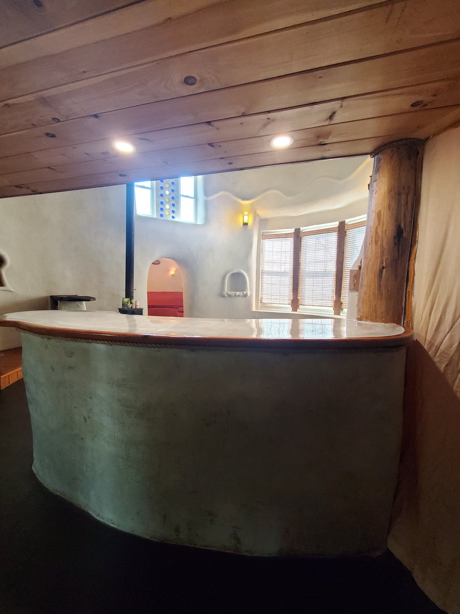 buildnaturally's tweet photo. More photos of the 650 SF #strawbale cottage (in #WV) from yesterday
🌿#strawbales=excellent insulation
🌿#passivesolar=free heat in winter
🌿#cob walls & #adobe floors=thermal mass
🌿#clayplaster=regulates humidity
#buildnaturally #naturalbuilding #WV #boom #ilovemyjob https://t.co/u8fivGOSkd