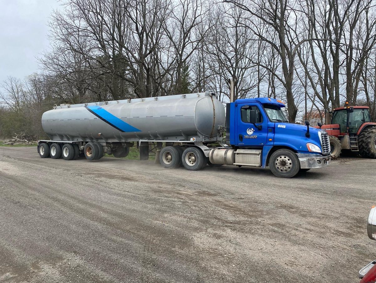 mike_ryksen's tweet photo. Gettin shit done! #spreadin #spring #cornfood @DeelenGerwin @pdvanlagen https://t.co/88TETXZHUt