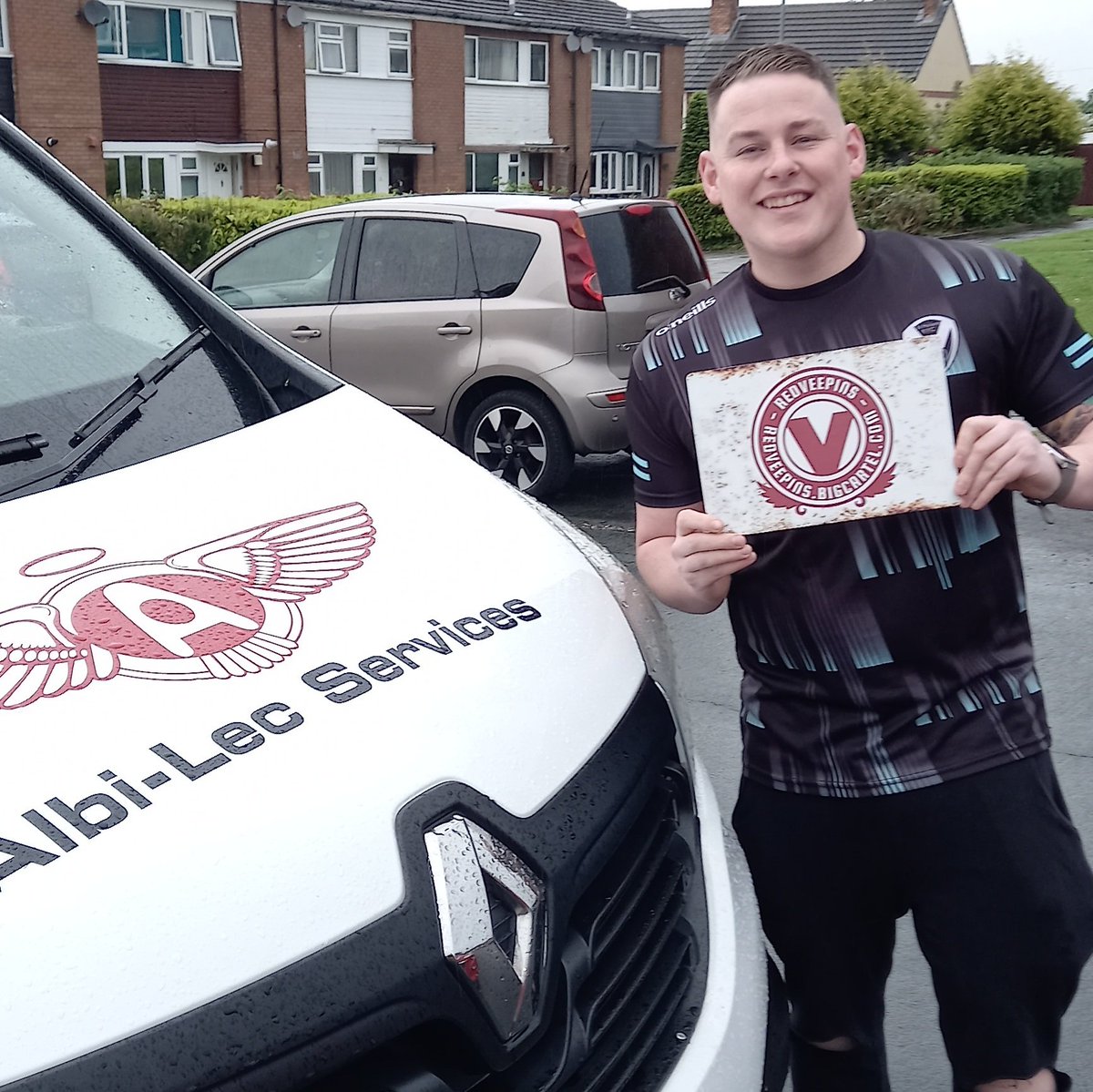 albilec's tweet photo. Check it out....its matt from red vee pins with his new vintage bespoke advertising sign!! You know where to go!! #keepworklocal @RedVeePins @Saints1890 @LindaClayton_1 @SuperLeague @TheChallengeCup @TheRFL @sthelensstar @saints1890women @sthsportnetwork @sthelens10krun https://t.co/GaLg2fNJOi