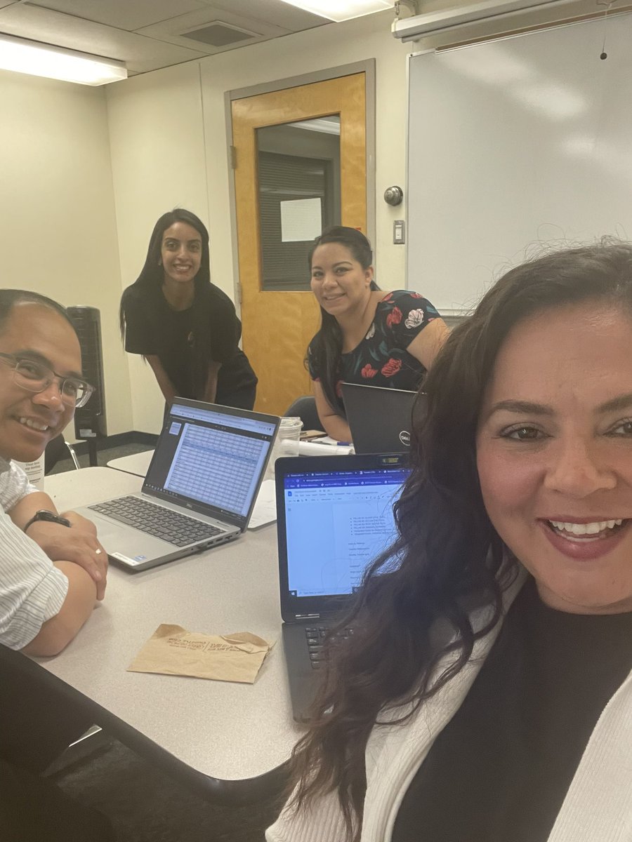 Isabelcastaned1's tweet photo. @BAKcollege planning #transferteam #completion #data https://t.co/yhmfBygVLA