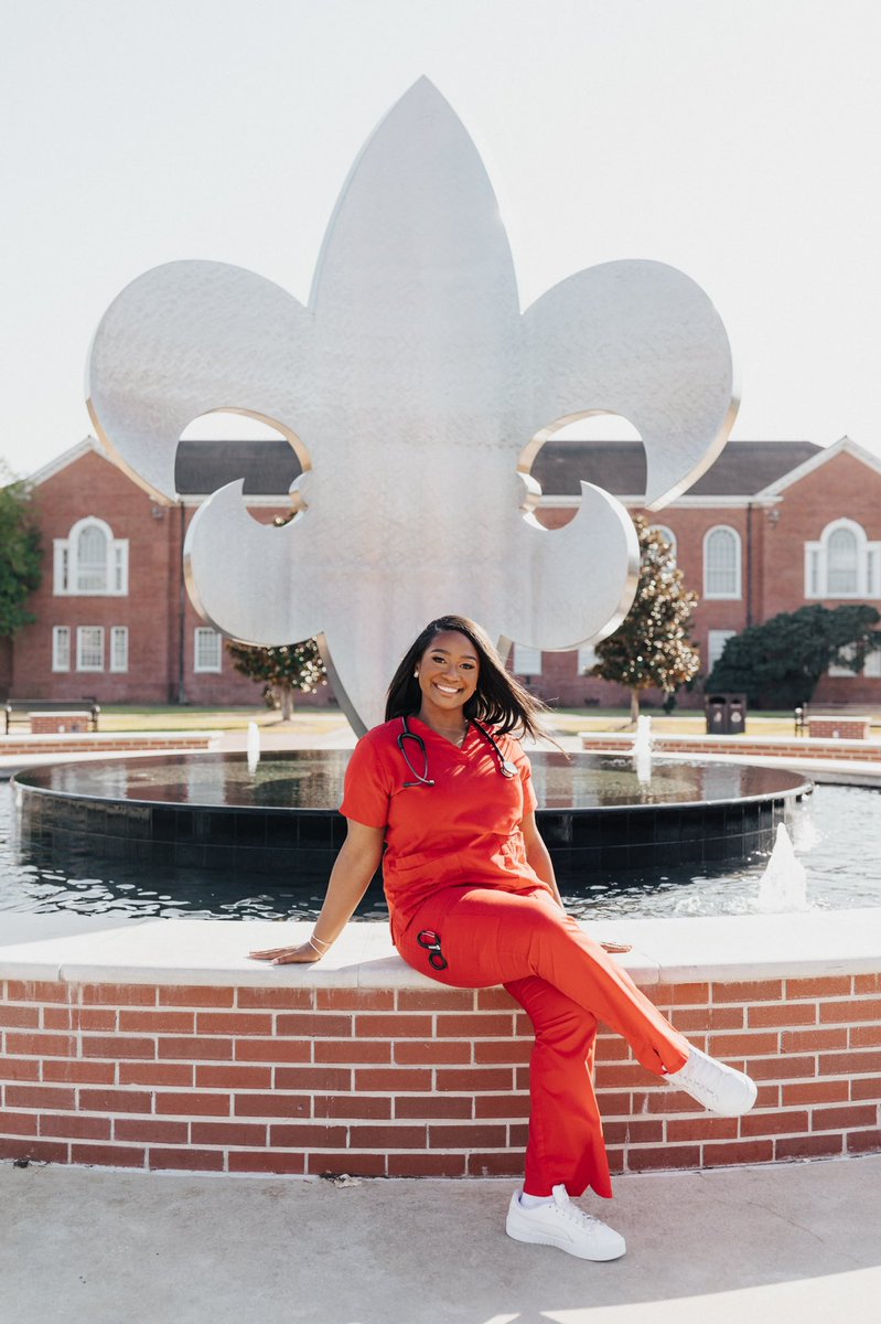 faithfllyfarrah's tweet photo. An amazing way to spend National Nurses Day, today I completed my BSN! 🥳♥️✨ #ULL22 https://t.co/MWjtZRTbSo
