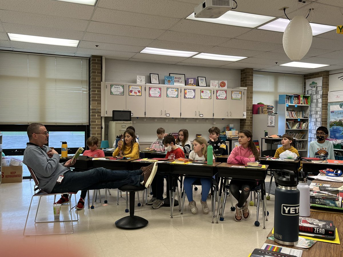 Lines3MW's tweet photo. We love Dr. Hyllberg’s Friday read aloud!! It’s a great end to the week!!! @lines220 @Lines_Principal #seethestudent220 #wegotthislines https://t.co/zA5kxlabDt