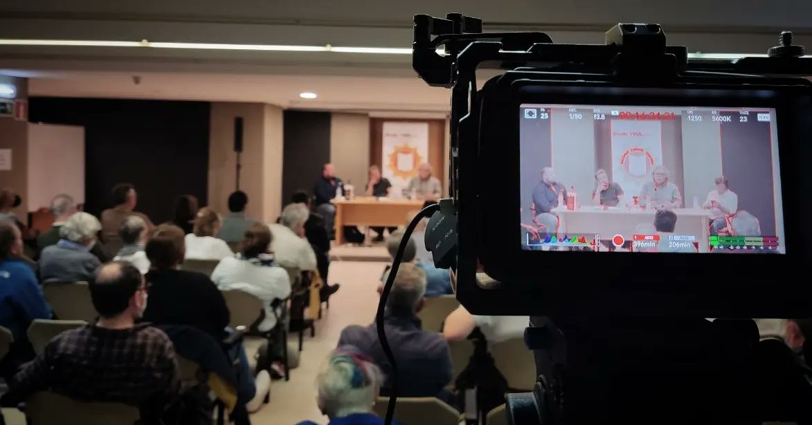 CovenantAV's tweet photo. Güei, 🎭 teatru en Nava: #lasiervapatrona de @nuntristeatro
y
➡️ Conferencia en Xixón
@La_Cultural_
.
Prestoso vienres! 😊
.
#teatru #asturianu #video #cultura #asturies #asturias #ursamini46k #bmpcc6k #tascam #canonlenses https://t.co/yg1IjZNW4I