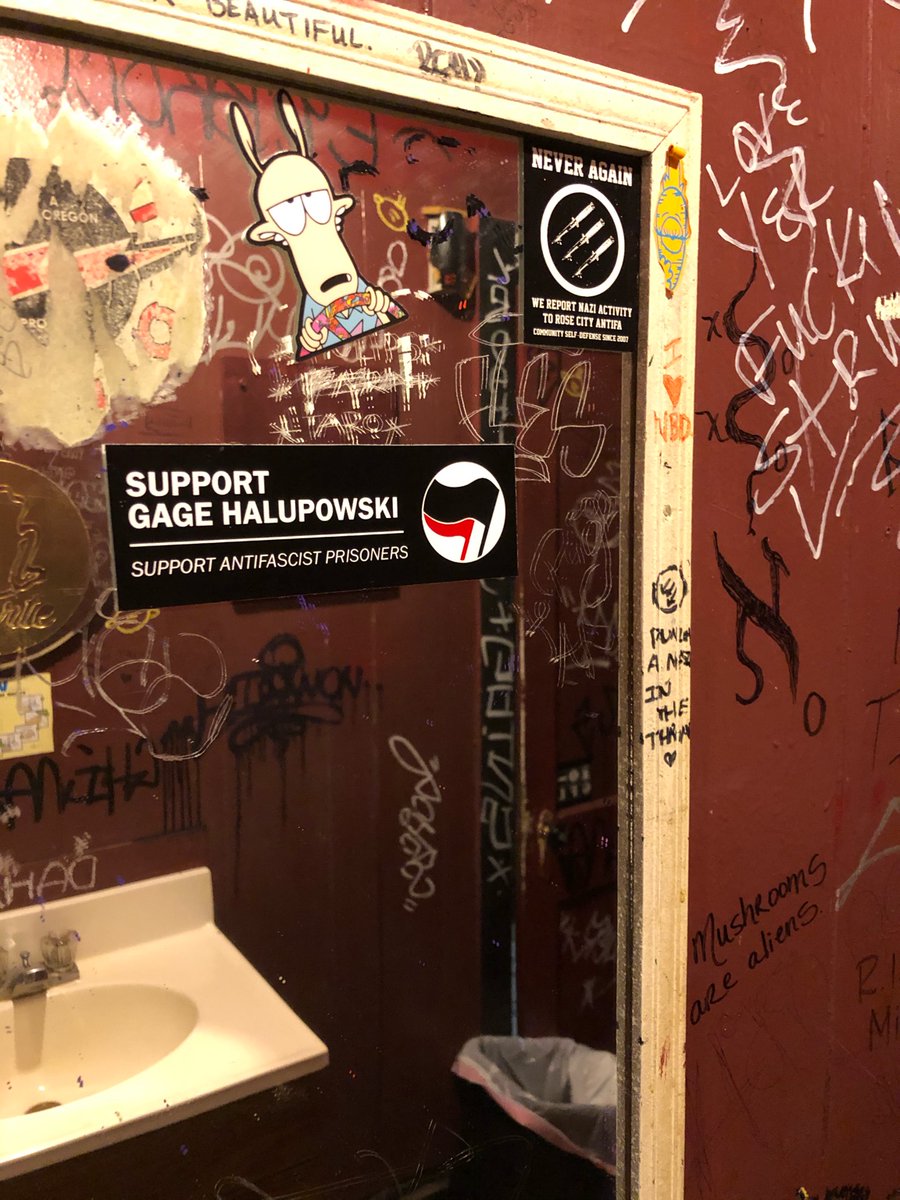 AntifaSac_'s tweet photo. Antifascist political prisoner, Gage Halupowski got moved again! This should be his last move for a while!
Heres the new address for letters of support &amp; solidarity!
Gage Halupowski #21894460
South Fork Forest Camp
48300 Wilson River Highway
Tillamook, OR 97141-9799 https://t.co/7rofSYx5QQ