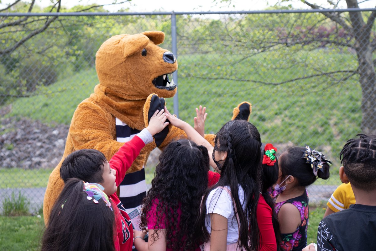 NorristownASD's tweet photo. @HancockNASD spent the day stretching, hula-hooping, & jump roping for #MoveItOutside day with @PSH_PROwellness! We even had a special visitor stop over! There are many benefits to playing outside, including increased creativity, social skills, independence & overall well-being. https://t.co/FVuttQj1by