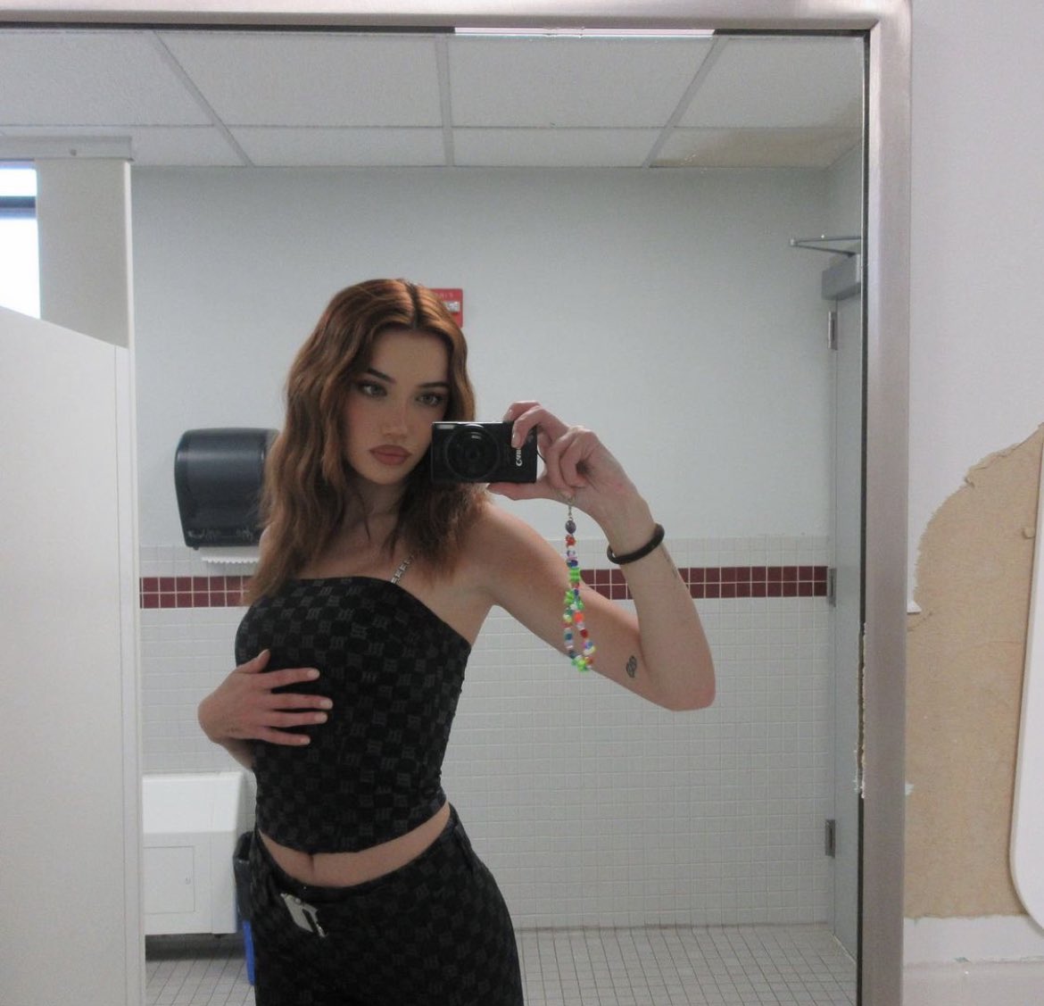 mirror pics in the train station bathroom 🤪