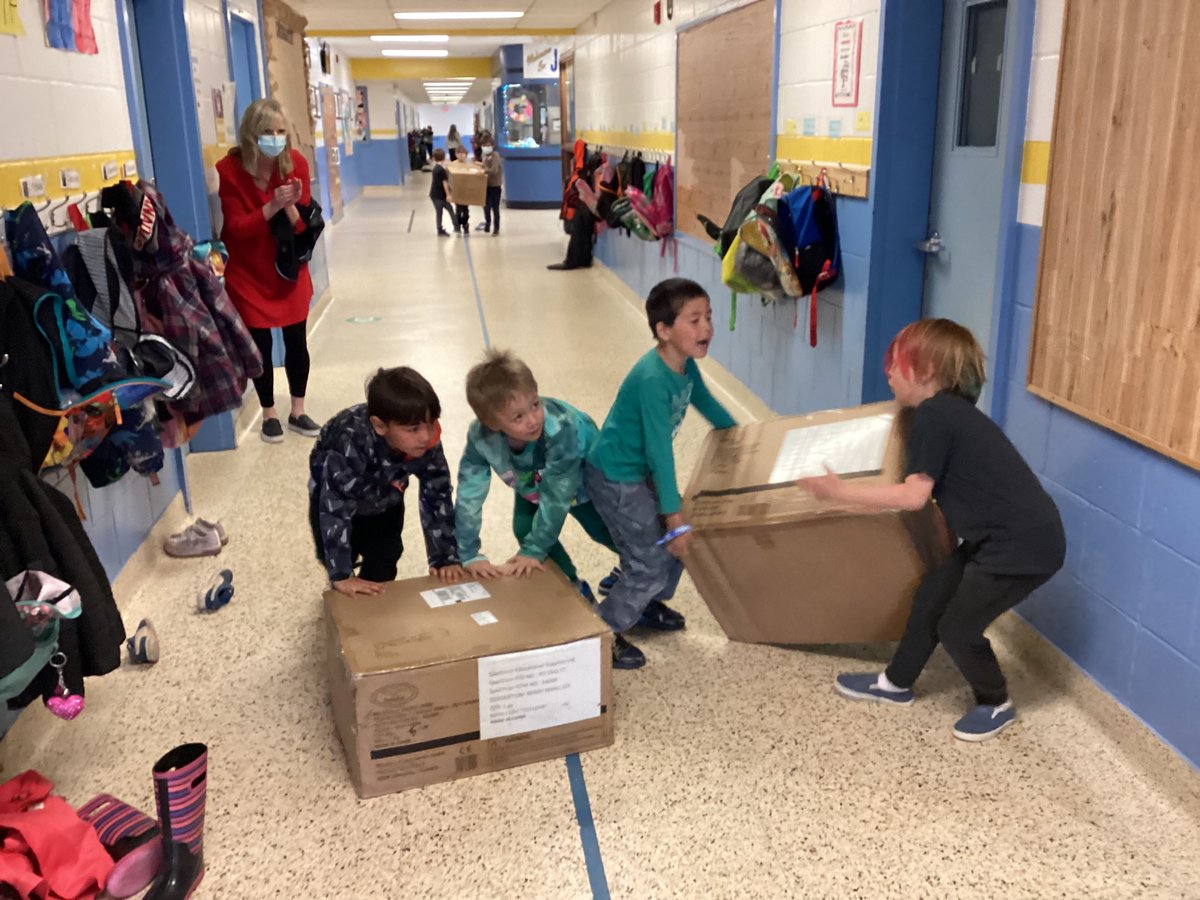 StarsInKinder's tweet photo. The traffic on the yard @JGSimcoe_LDSB just got a little busier thanks to @PlayYGK! We were able to buy scooters and tricycles for our primary students to enjoy 💙⭐️ We  loved  creating  with  the  boxes  as  much  as  the  toys! https://t.co/vVPHkdIvuc