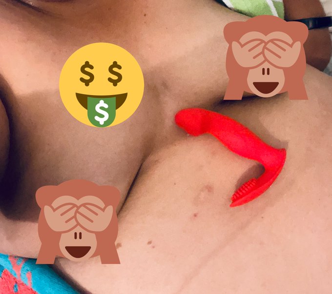 It&rsquo;s Friday n payday so u wanna see under  Than make it rain boo   Even $1 makes me wet!!!   https://t<a href="/tag/mvsales"class="tags"><span>#mvsales</span></a>