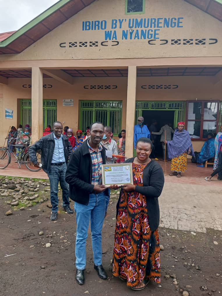 chturambe's tweet photo. CHT receives a certificate of recognition for its outstanding activities that enhance and improve the wellbeing of local community members of Nyange Sector. Thank you @nyangesector1 and @Mmusanze1 for this great collaboration and support to your partners. https://t.co/fIOCt0FX5y