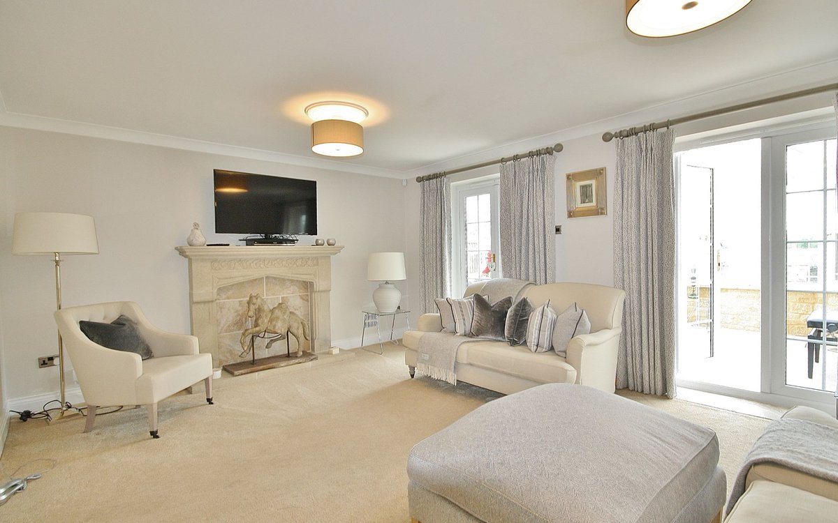 TMSalesLettings's tweet photo. WITNEY ROAD, DUCKLINGTON
A handsome #stonebuilt 4/5 bedroom #detachedhouse, presented in excellent condition throughout. The accommodation is set over 3 floors with a private rear #garden.
More details here: https://t.co/8yjdtiHvZw
#oxfordshirerealestate #familyhomeforsale https://t.co/e0sLfYeR0N