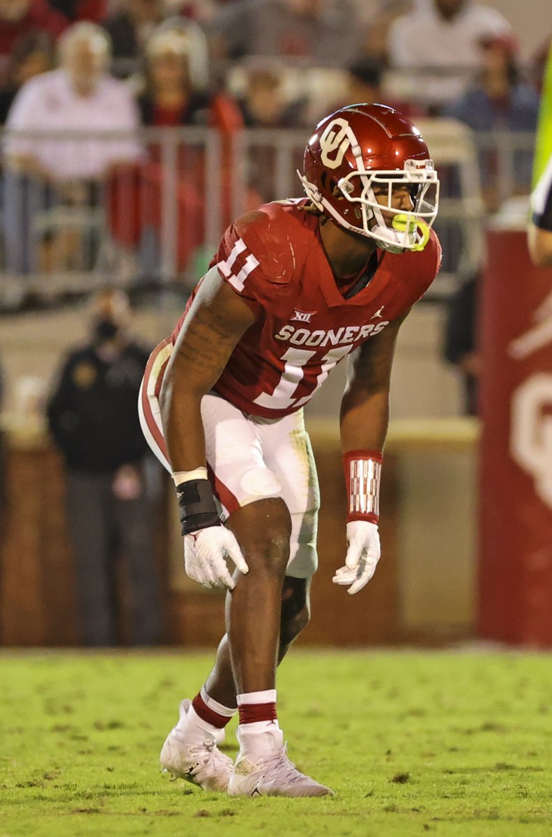 PFF_College's tweet image. Most pressures by a Big 12 Edge since 2019:

1️⃣ Nik Bonitto - 109
5️⃣ Eyioma Uwazurike - 89

Both are now rushing the passer for the @Broncos 🐴