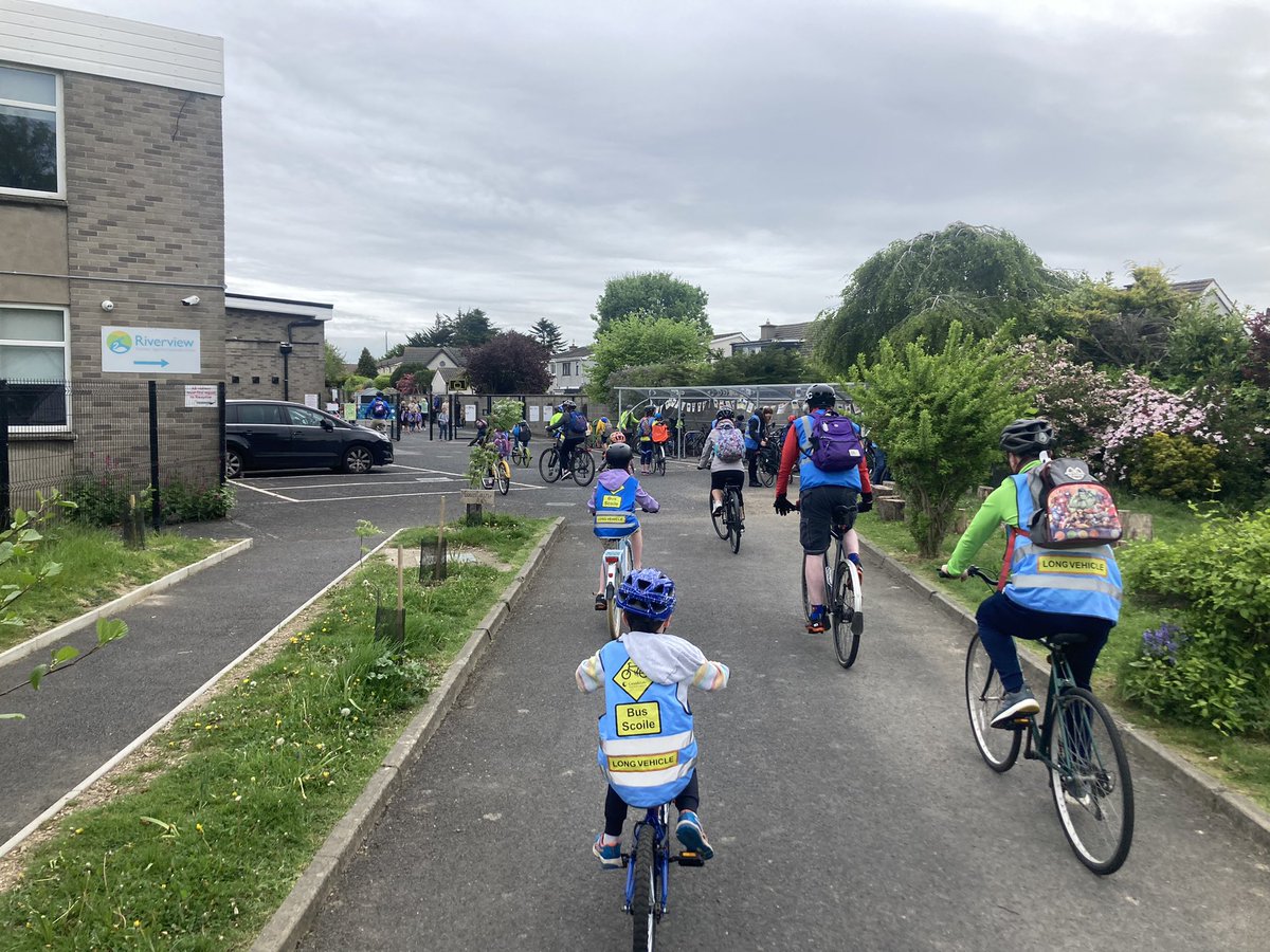 D12BikeBus's tweet photo. Lovely clear morning this morning as we help our school raise funds for Red Cross assistance to Ukraine. 
As part of #TourleChéile We’re cycling 6,300km to Ukraine and back.

Please take care on the roads, lots of extra cyclists as we cycle together https://t.co/u0krp7HaP1