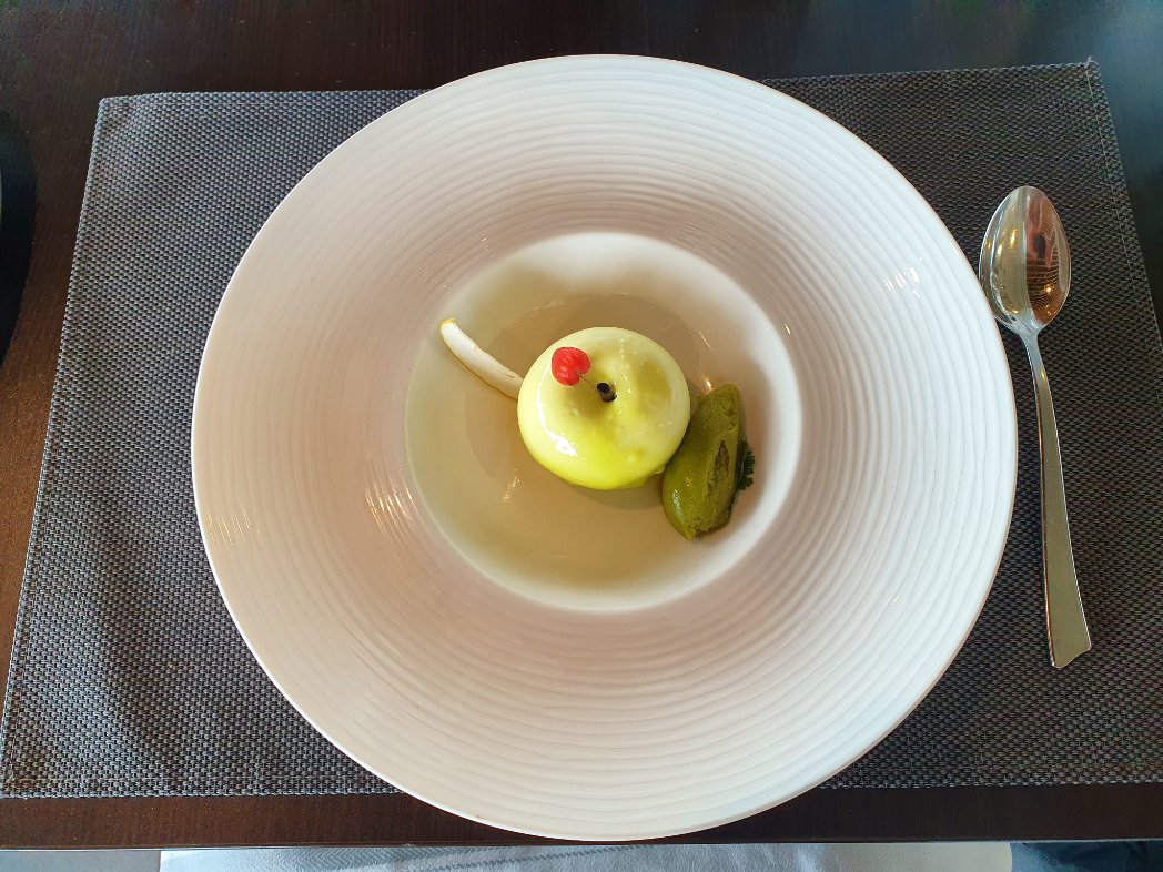 FunopdenTwit's tweet photo. Compensatie voor het mindere weer... ☁️🙈
#doenwaarjegoedinbent 😋
#uiteten #kwaliteitsrestaurant #camper #camperleven #luxe #toeren #Zwitserland https://t.co/JjvE7vd5PA