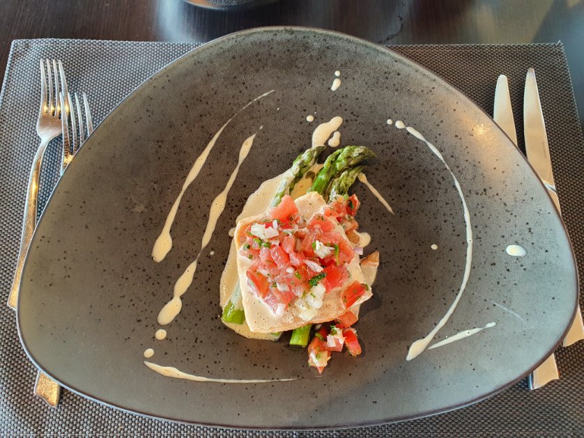 FunopdenTwit's tweet photo. Compensatie voor het mindere weer... ☁️🙈
#doenwaarjegoedinbent 😋
#uiteten #kwaliteitsrestaurant #camper #camperleven #luxe #toeren #Zwitserland https://t.co/JjvE7vd5PA